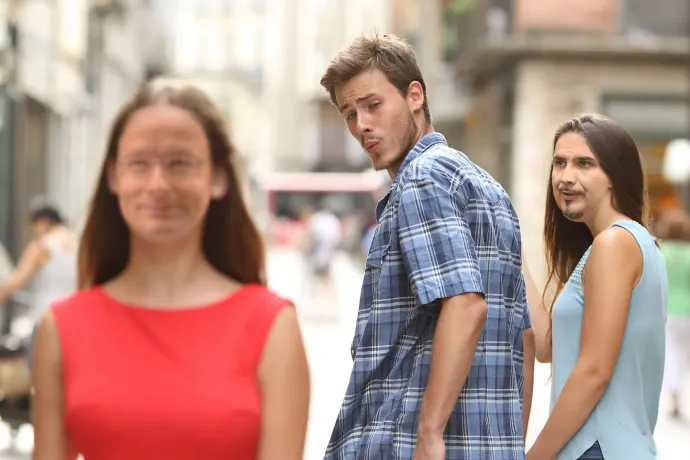 Két hétig lájkbajnok lehetett a mindenkit felköszöntő Mesterházy Attila, de végül csak lekörözte őt Szijjártó