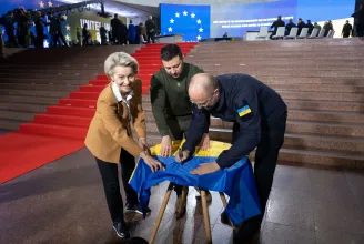 Segítséget és lelkesítést vitt az EU Ukrajnába, de nem ígért gyors csatlakozást