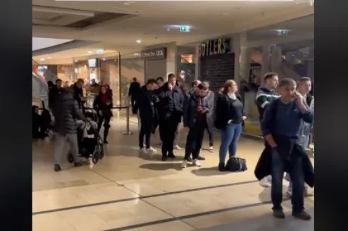 Levideózták a gigantikus sort, ami az iStyle bolt előtt kanyargott az Árkádban