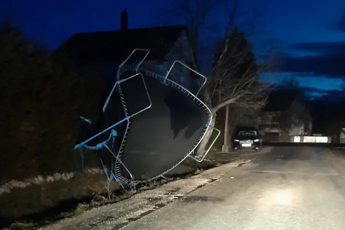 Több mint 2700 helyszínre vonult ki a katasztrófavédelem a szombati vihar miatt