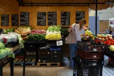 Csökken a forgalom a kiskereskedelemben, egyre kevesebbet költünk élelmiszerre