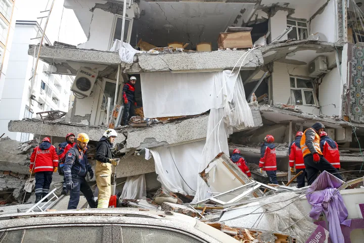 Egyelőre egy diákcsoport és a kísérőtanár kért konzuli segítséget a földrengés sújtotta Törökországból