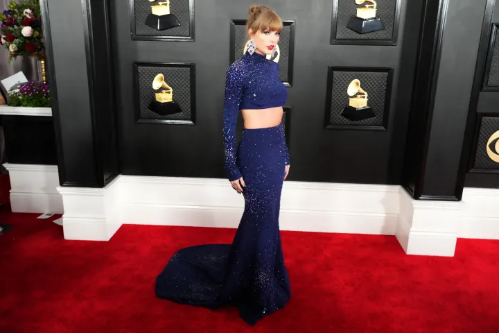 Taylor Swift kétrészes szettben – Fotó: Jeff Kravitz / Getty Images