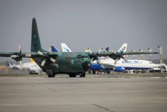 Két katonai repülőgéppel szállítják hétfőn a román kereső- és mentőegységet Törökországba