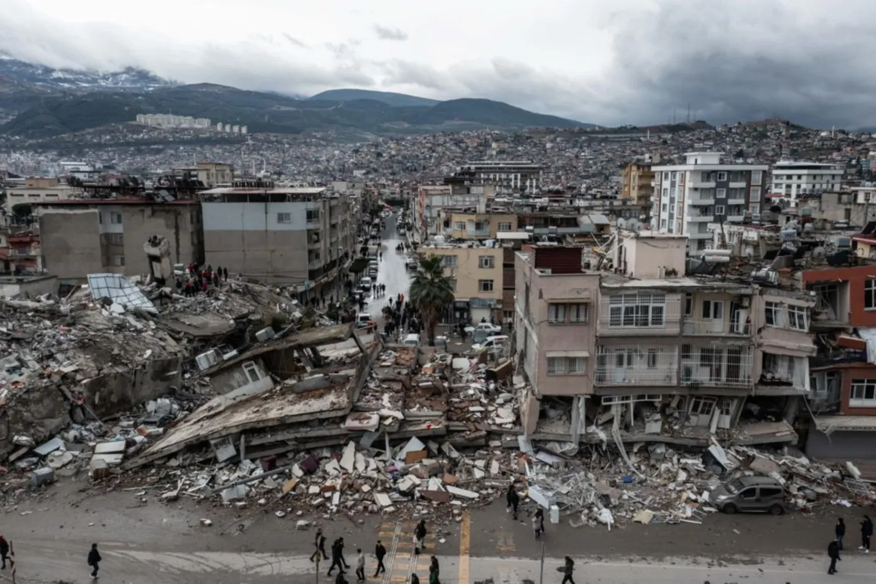 4300 fölé nőtt a Törökországot és Szíriát megrázó földrengés halálos áldozatainak száma