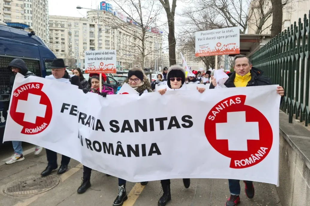 Tüntetésbe kezdett a Sanitas szakszervezet, hogy emeljék meg az egészségügyi dolgozók bérét
