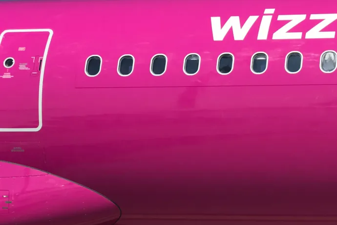 Végleg kitiltotta járatairól a szombati Budapestre tartó gépen balhézó utast a Wizz Air