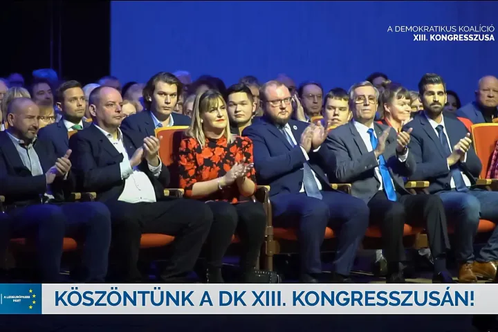 Az újonnan átigazoltak a DK kongresszusán – Forrás: Demokratikus Koalíció / Facebook