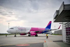 Vizsgálatot indított a GVH a Wizz Air jegyeladásai miatt