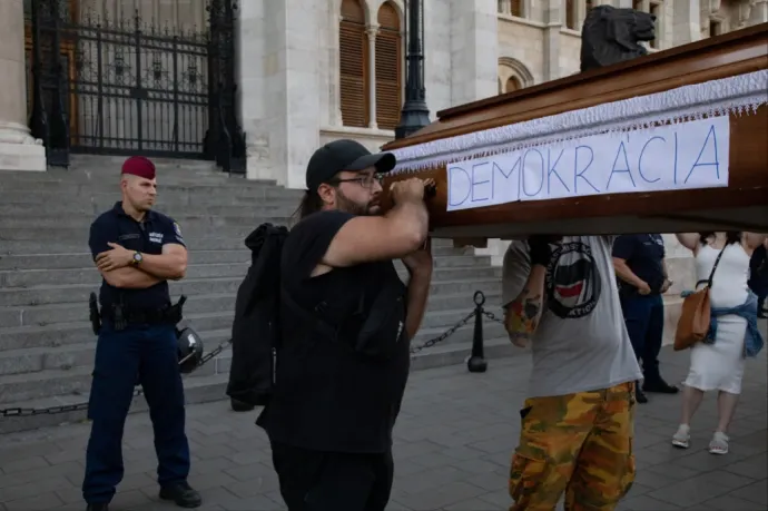 How the Hungarian government makes it look like they are asking people for their opinion