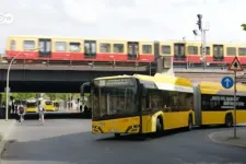 A németek ötezer dízelmeghajtású buszt építenek át elektromos busszá 2026-ig