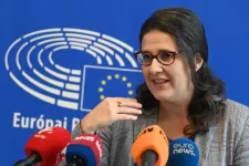 MEP says it is well known that Hungarian intelligence services are leaking to Russia, then says she expressed herself incorrectly