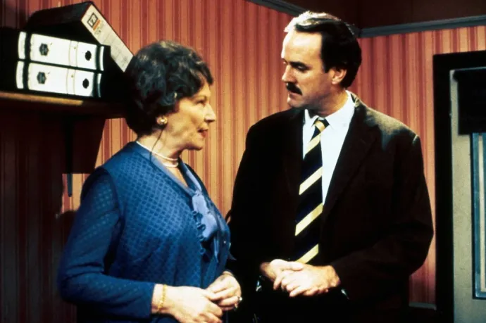 Több mint 40 év után John Cleese feléleszti a Waczak Szállót