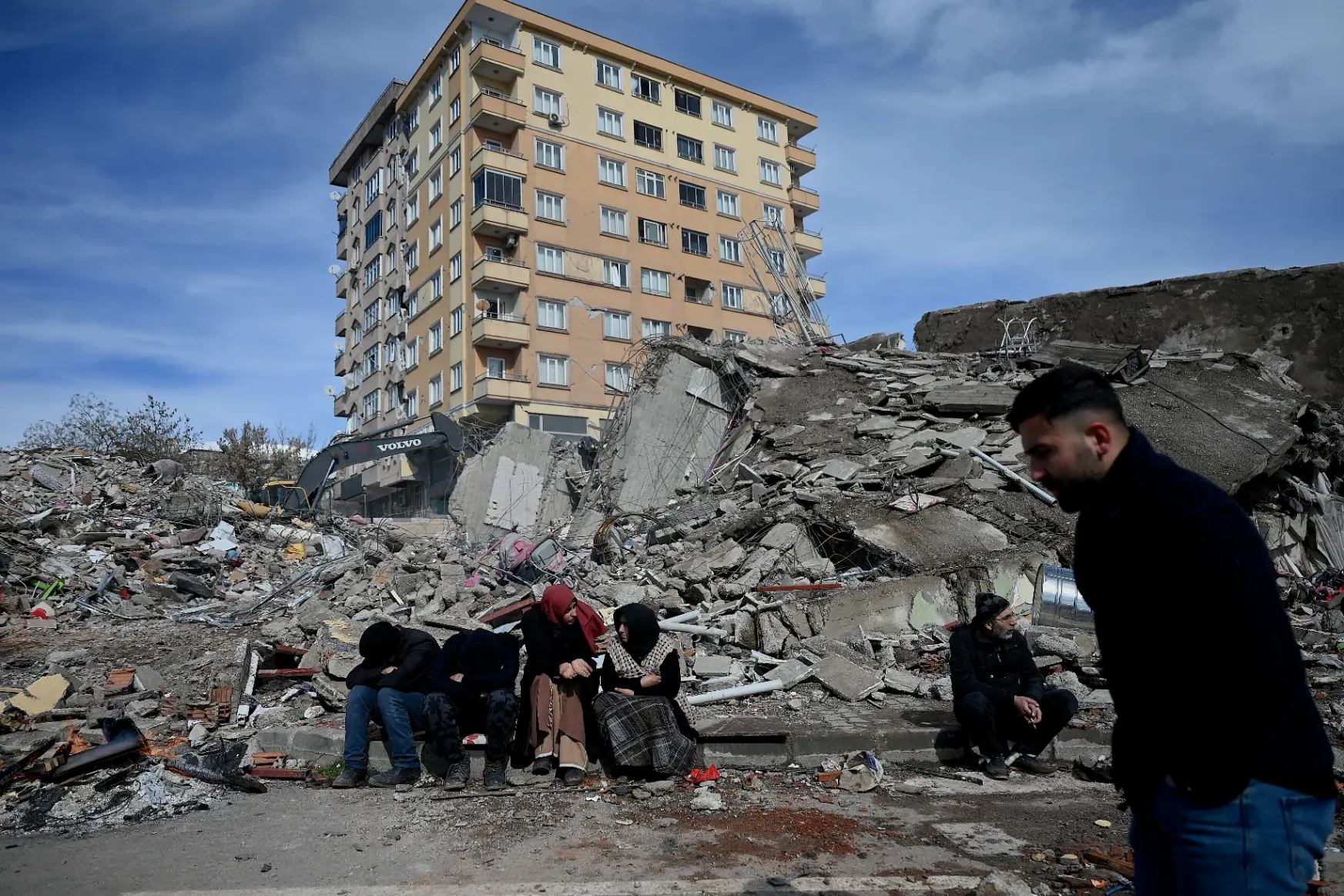 11 ezer fölé emelkedett a törökországi és szíriai földrengés halálos áldozatainak száma