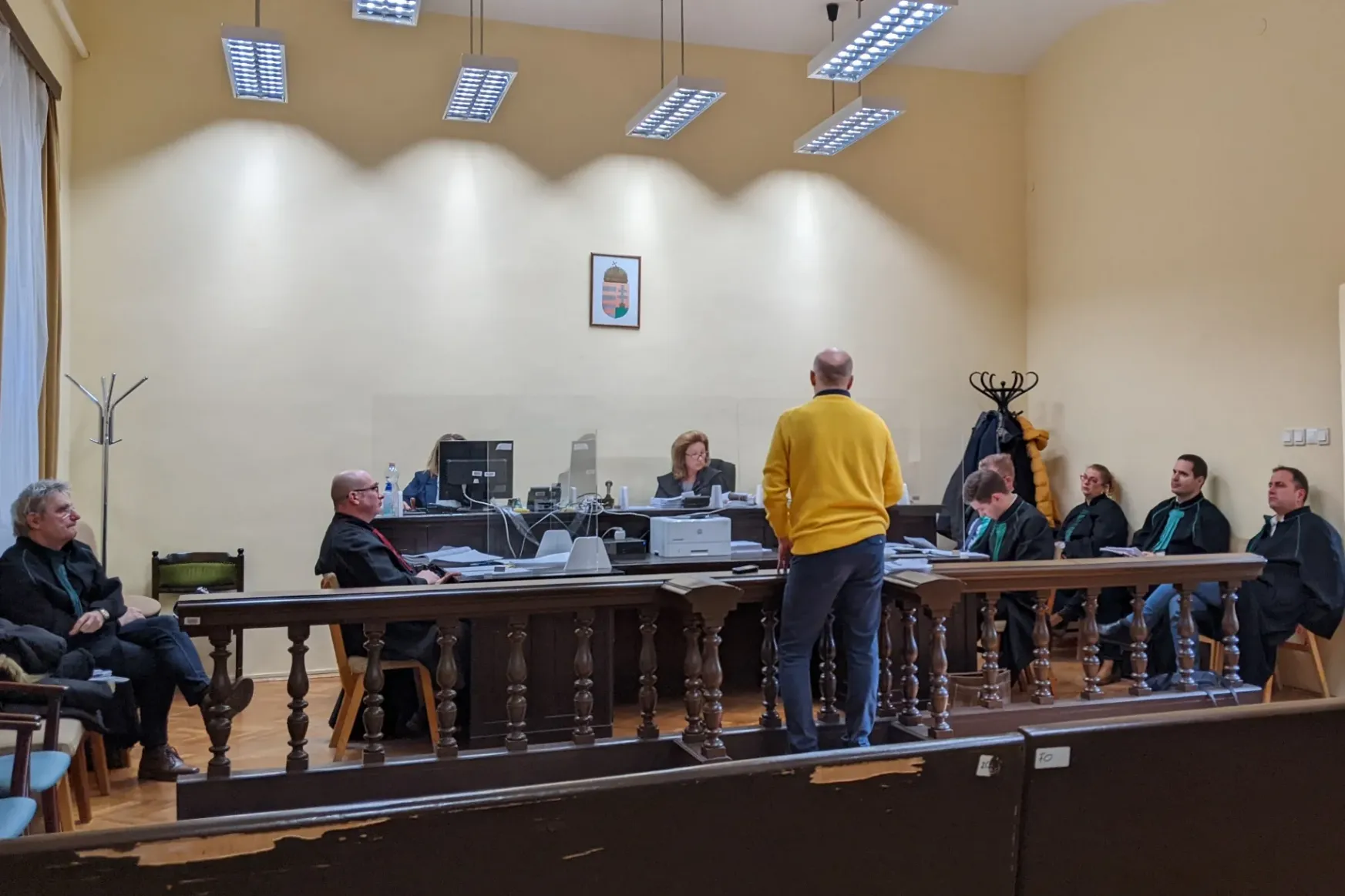 A Roszatomtól a koronázási ékszereken át a villanykapcsolóig minden szál az ékszerboltosnál ért össze – állítják az újabb Zsolnay-per vádlottjai
