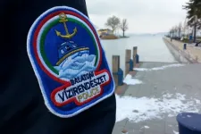 Életveszélyes a Balaton jegére lépni