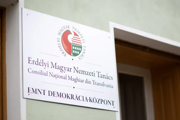 Beszüntetik tevékenységüket az EMNT Demokrácia-központjai