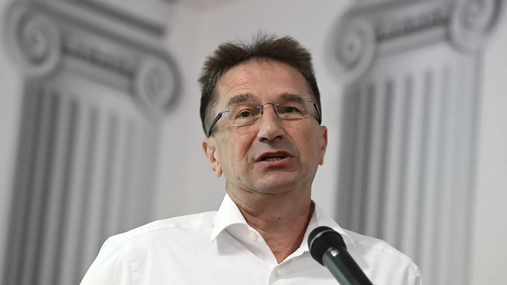 Völner Schadl Györgyhöz küldte a fiát, hogy segítsen neki sportkocsit venni, aki meg „maximális kedvezményt” akart neki intézni