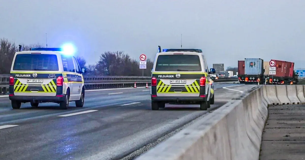 Több tonna robbanóanyaggal és amerikai rakétával megrakott kamionok ütköztek Németországban