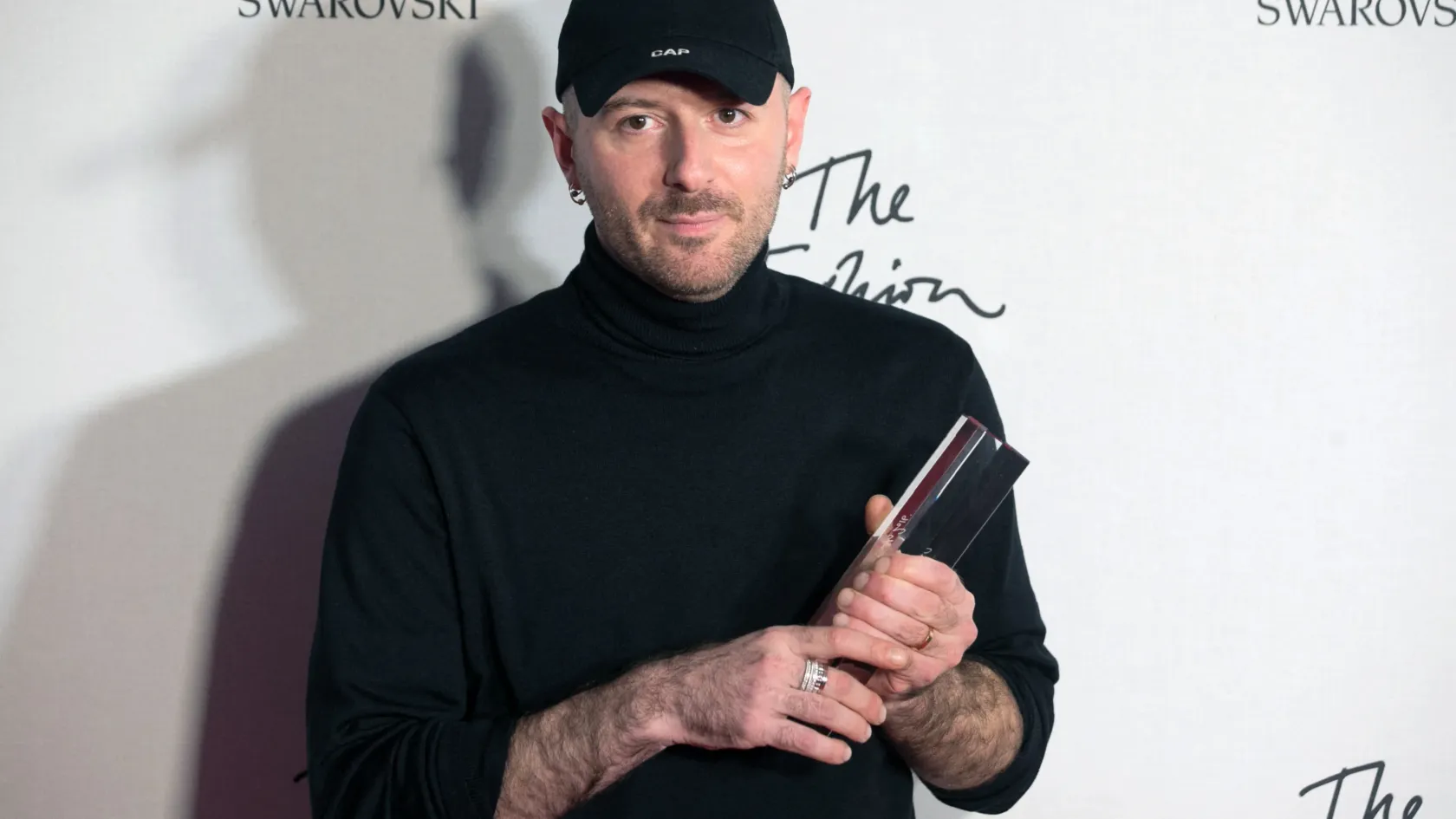 A pedofil-botrány óta először szólalt meg a Vogue-nak a Balenciaga kreatív igazgatója