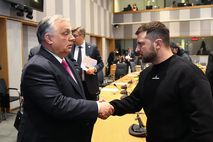 Orbán és Zelenszkij kézfogása a tárgyalás után – Fotó: Európai Tanács