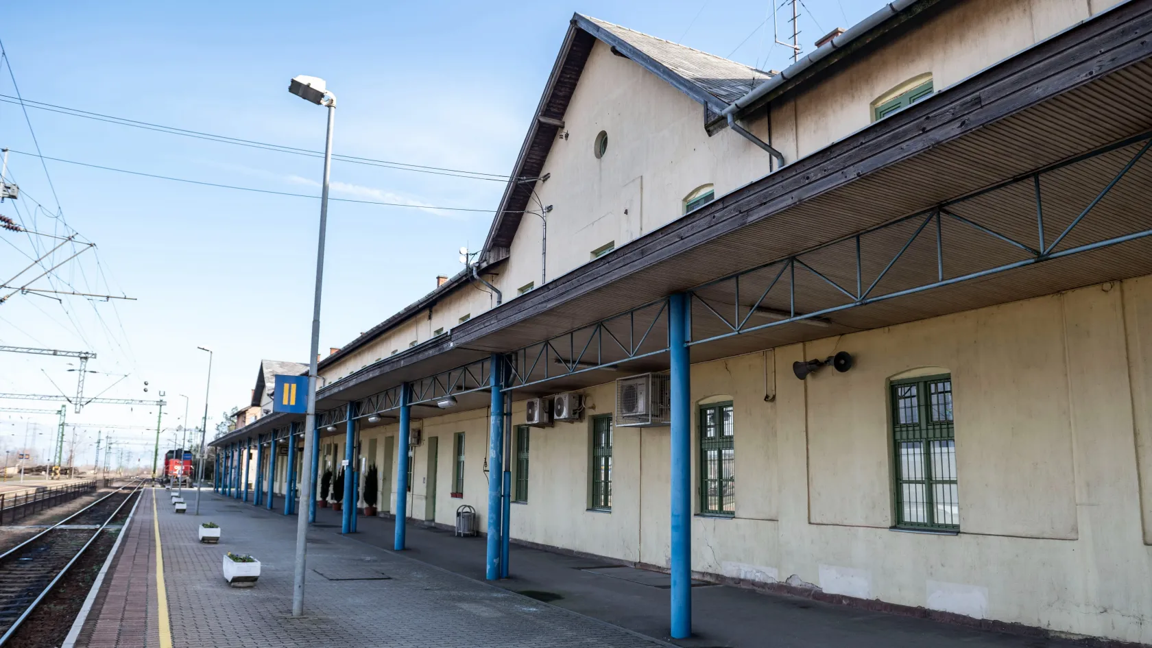 Akár kétórás késések is lehetnek, miután Rákos állomásnál leszakadt egy felsővezeték