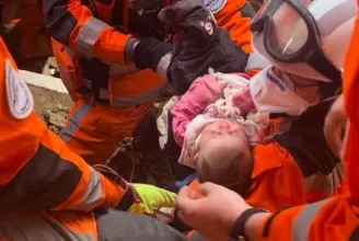 128 órával a törökországi földrengés után 2 hónapos babát mentettek ki a romok közül