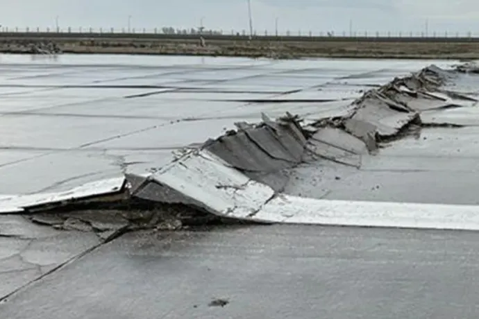 Pár nap alatt kijavították a Hatay reptér földrengés szaggatta kifutóját