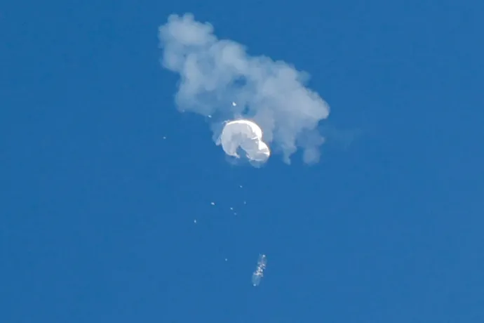 Megtalálták a lelőtt kínai kémballon szenzorait az Atlanti-óceánban