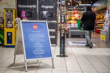 Az élelmiszerárstop eltörlését és a különadók kivezetését javasolja az IMF a magyar kormánynak