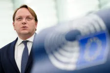 „Hány hülye van még?” – mondta az Európai Parlamentben a magyar uniós biztos