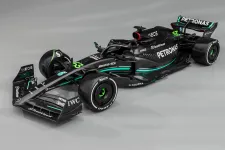 A Mercedes 19-re lapot húz a változatlan F1-kocsijával