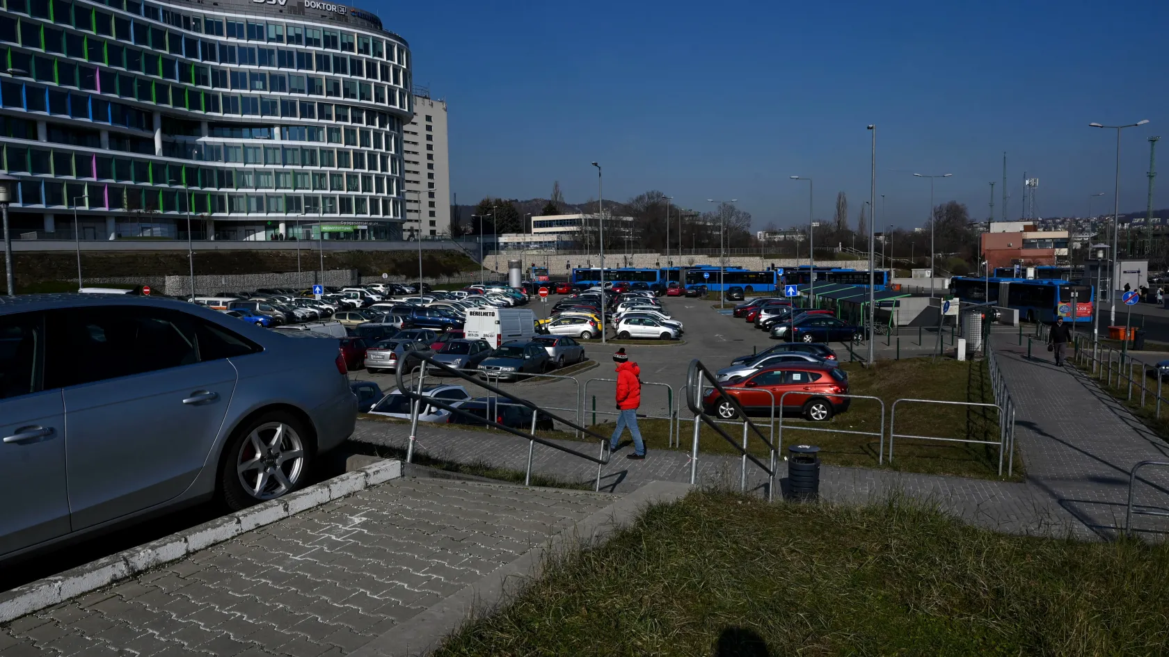 Aki a város szélén tenné le az autót, annak gyakorlatilag nincs hova