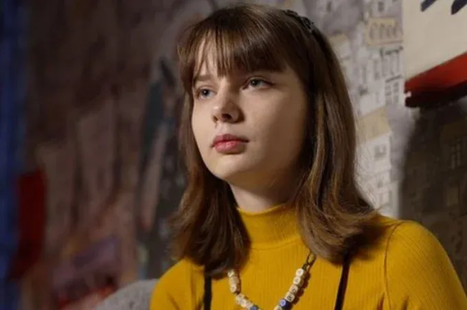 Háborúellenes Insta-poszt miatt rendőrök mentek a 20 éves orosz lányért
