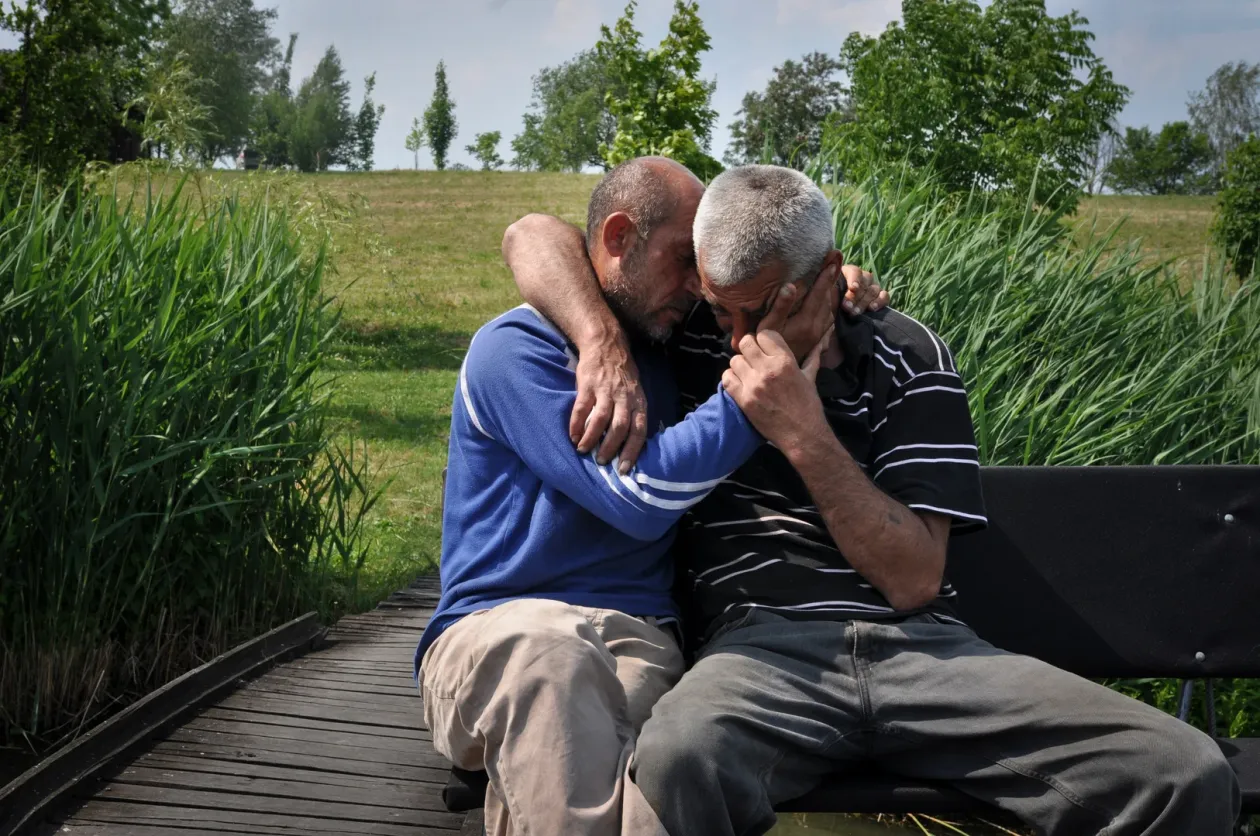 In their rejection and loneliness, they found each other and became the only support for each other (2017) / Gábor on the banks of the Ipoly River, where they went fishing and drinking together. Gábor often mentions that Kálmán was his true soul mate and that he can't have the good conversations with anyone else that he once had with him.