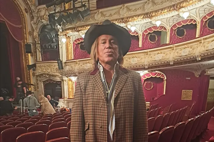 A nagyváradi Szigligeti Színházban forgatott Mickey Rourke