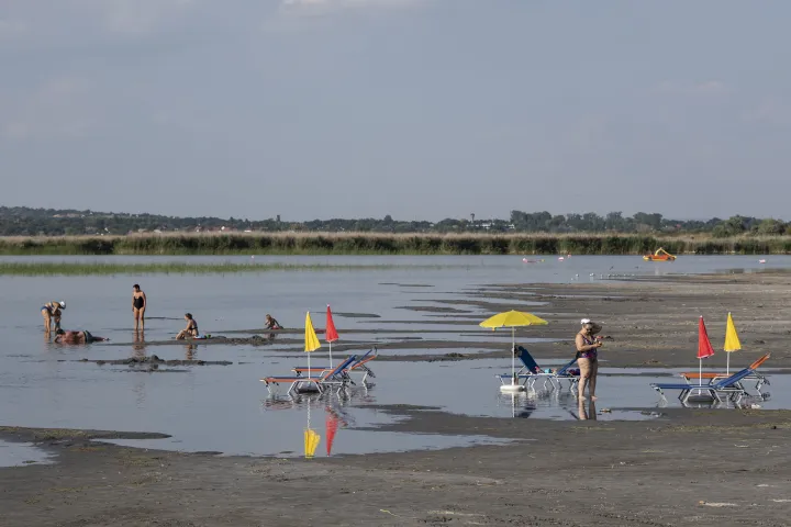 2022. augusztusában a Velencei-tó vízszintje rekordalacsony volt – Fotó: Bődey János / Telex