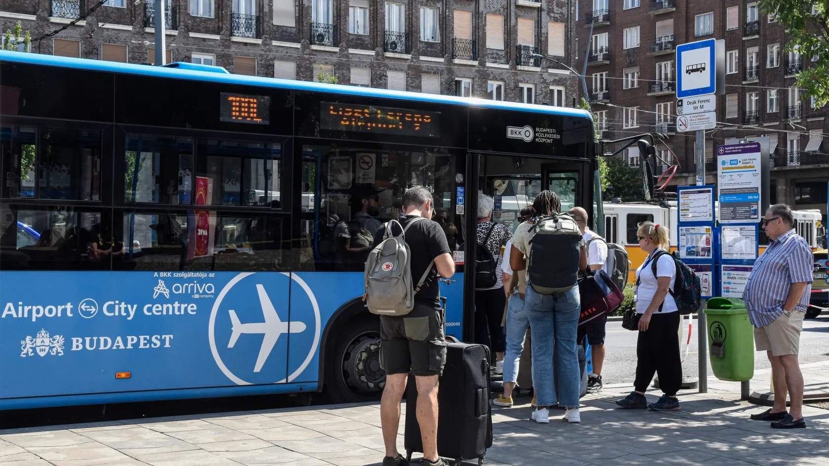 Tovább drágulhat a reptéri busz és megszűnhetnek bizonyos jegytípusok a BKK-nál