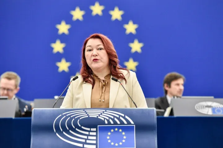 Andrea Bocskor addressing the EP on 15 February 2023 – Photo by Eric Vidal / © European Union 2023