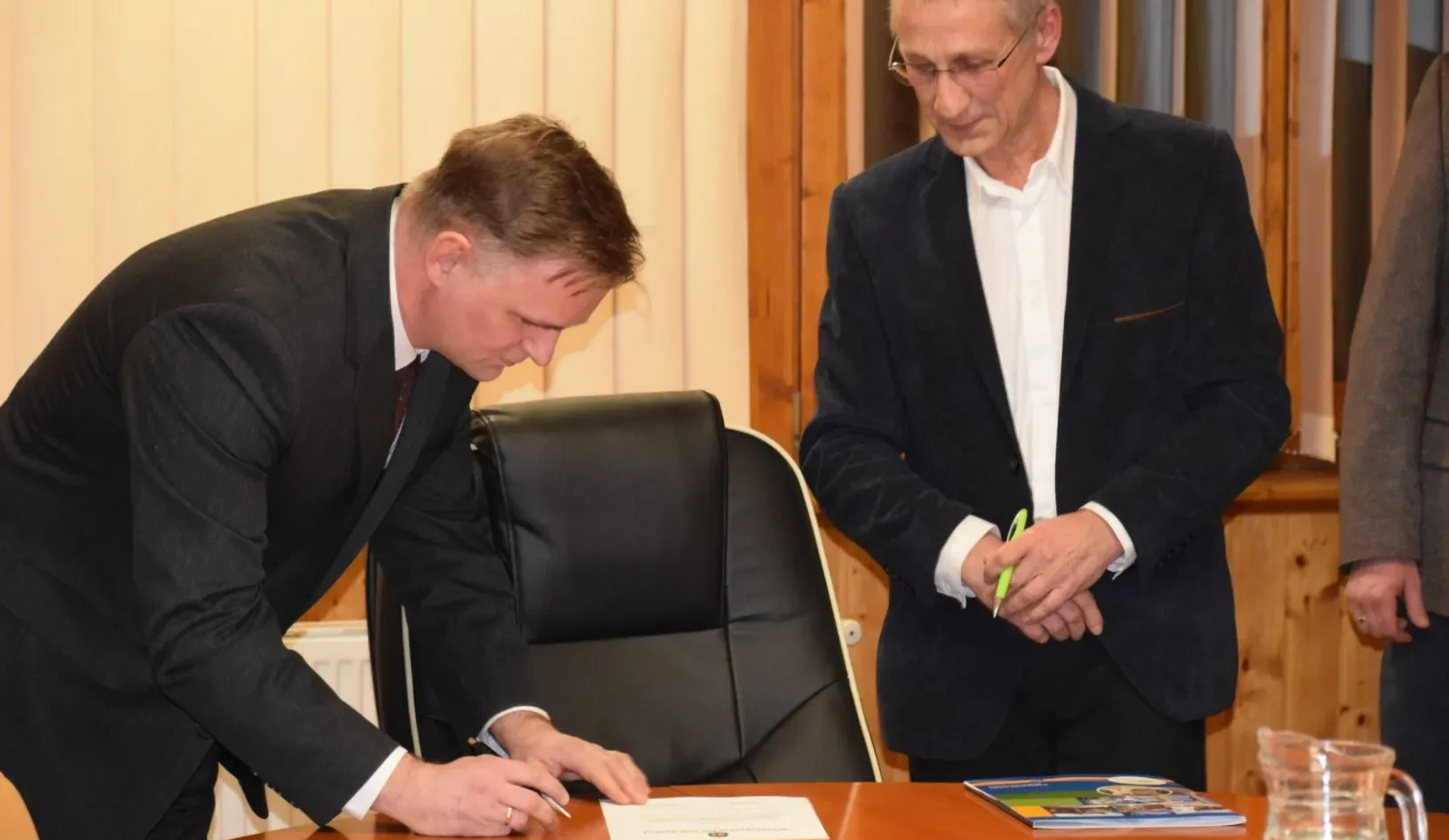 Gyanúsított volt, mégis jutalmat kapott a budakalászi jegyző