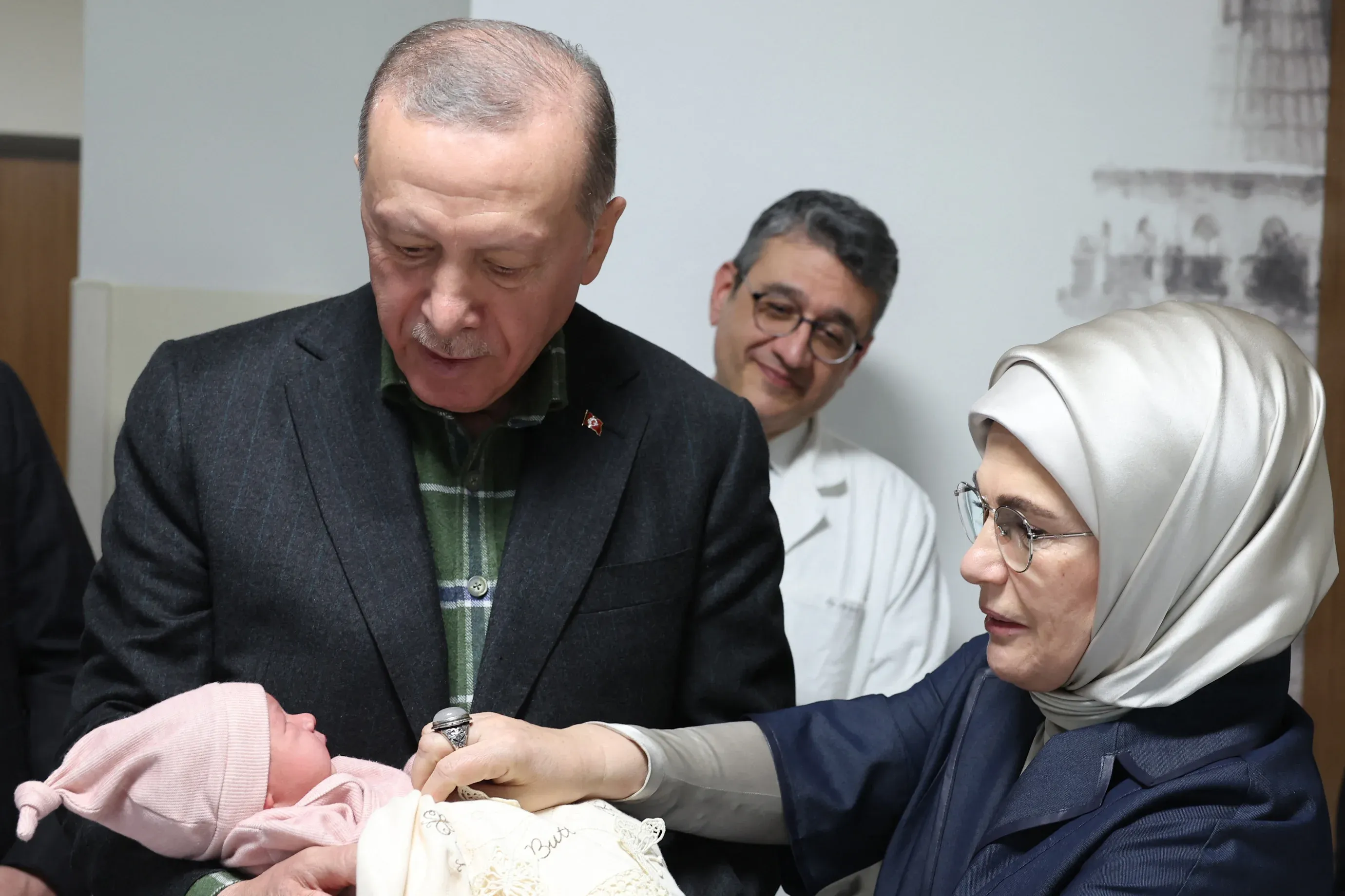 Эрдоган возраст. Айше Бетюль. Эмине Эрдоган фото. Жена Эрдогана. Семья Эрдогана фото.