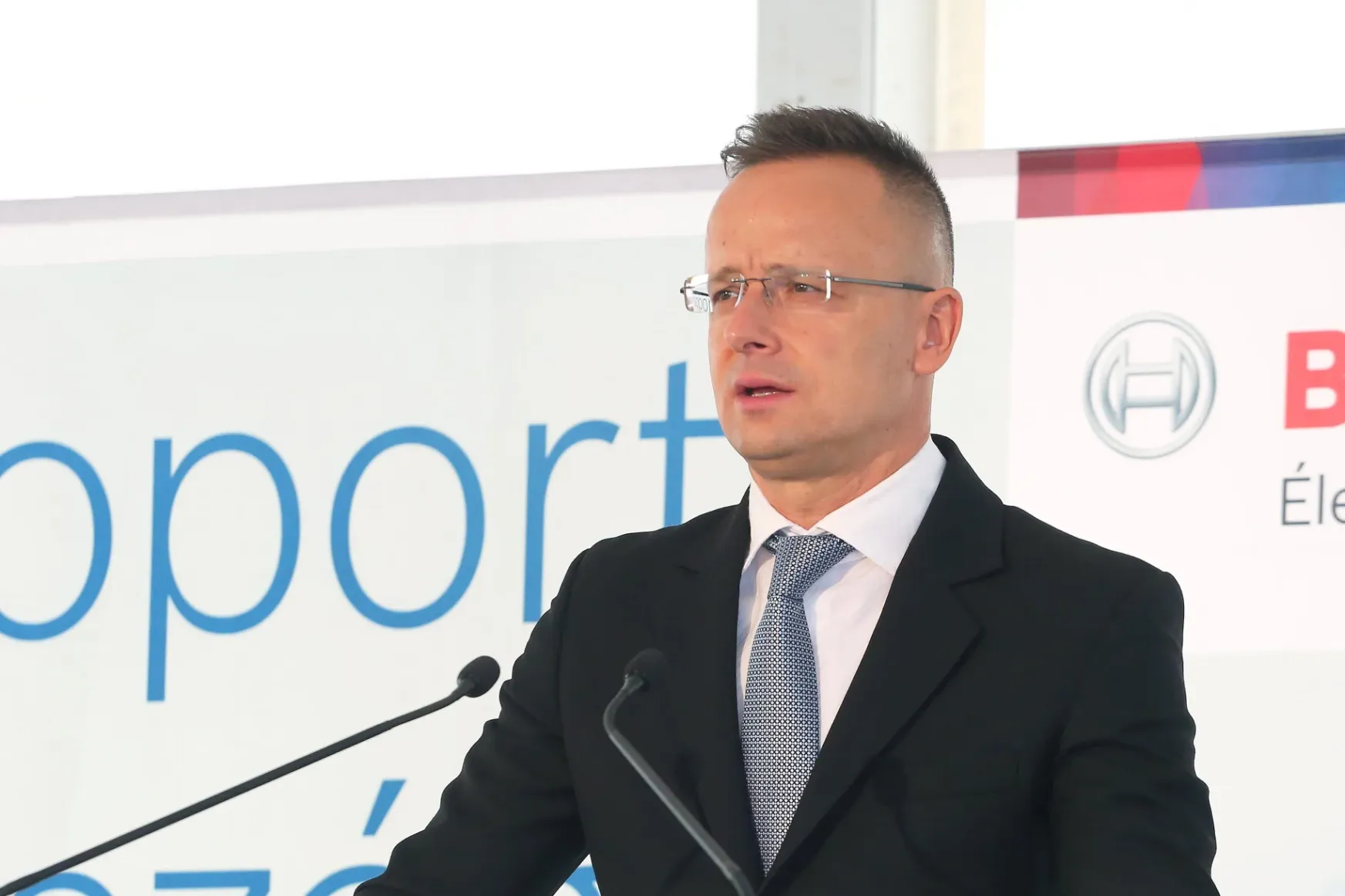 Szijjártó Péter: A Bosch akkumulátorgyártást, logisztikát bővít Miskolcon