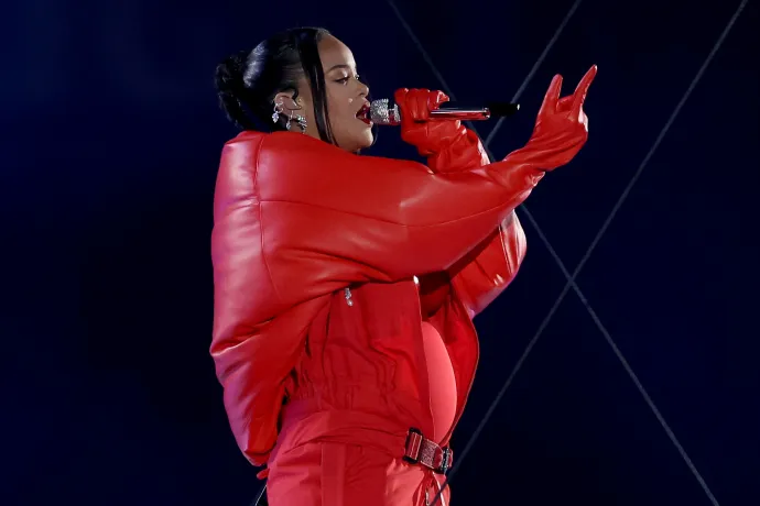 Rihanna fellépése a Super Bowlon – Fotó: Ezra Shaw / Getty Images