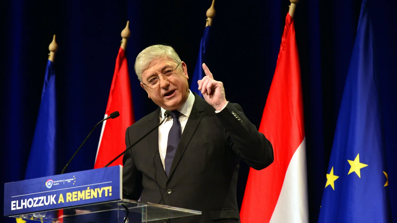 Gyurcsány Ferenc (DK) és a Momentum keményen beszóltak egymásnak