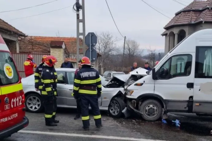 Gyermekeket szállító busz balesetezett Bihar megyében