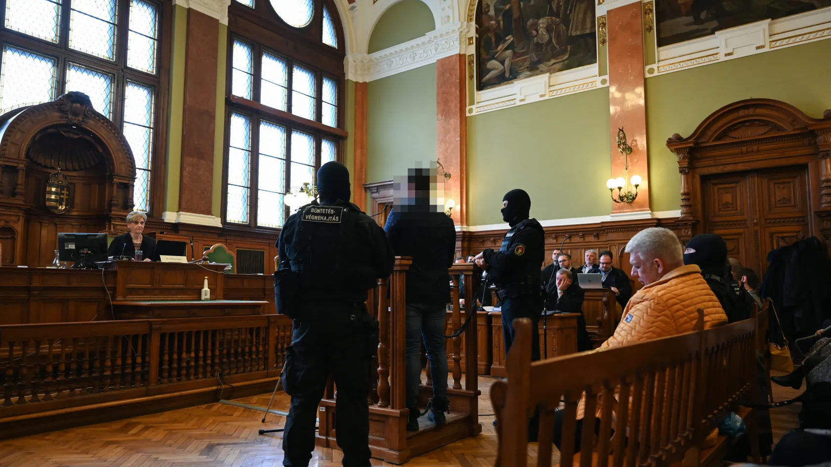 Nem vallotta bűnösnek magát Schadl György pénzmosással vádolt felesége és apja sem, de négy másik vádlott igen