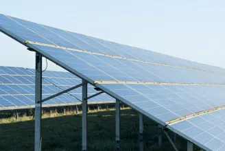 Európa legnagyobb napelemparkját építik meg Arad megyében