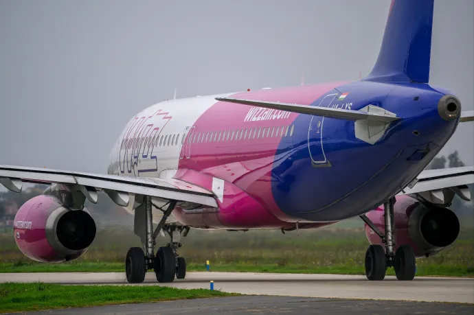 Megpróbálták eltorlaszolni a vészkijáratot és rá akartak gyújtani a Wizz Air stockholmi járatán balhézó utasok