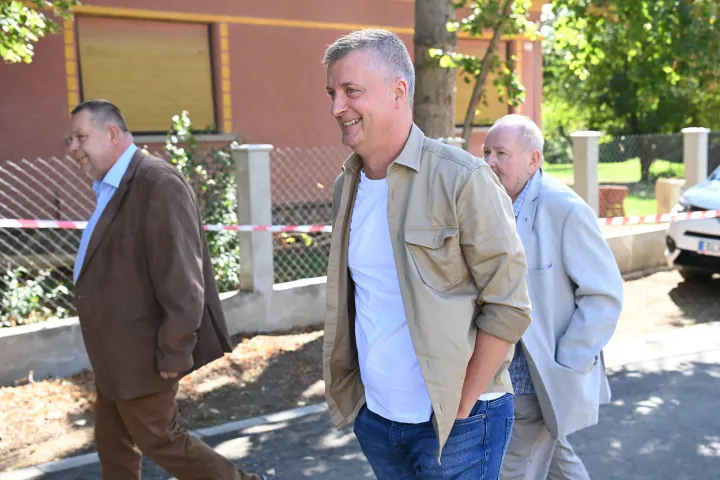 Kubatov Gábor, a Fidesz pártigazgatója, a Ferencváros elnöke érkezik a Polgári Piknikre a kötcsei Dobozy-kúriához 2022. szeptember 10-én – Fotó: Máthé Zoltán / MTI