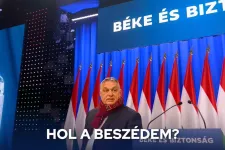 A poénján jót kacagó Rogánnal promózza szombati évértékelő beszédét Orbán